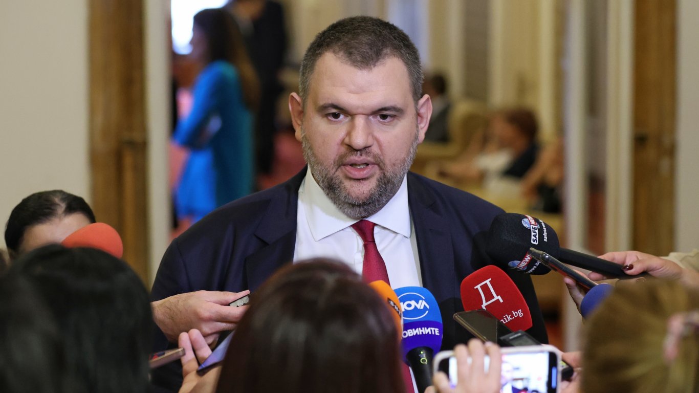 Делян Пеевски : Правителството незабавно да приложи европейската забрана за влизане на автомобили с руска регистрация
