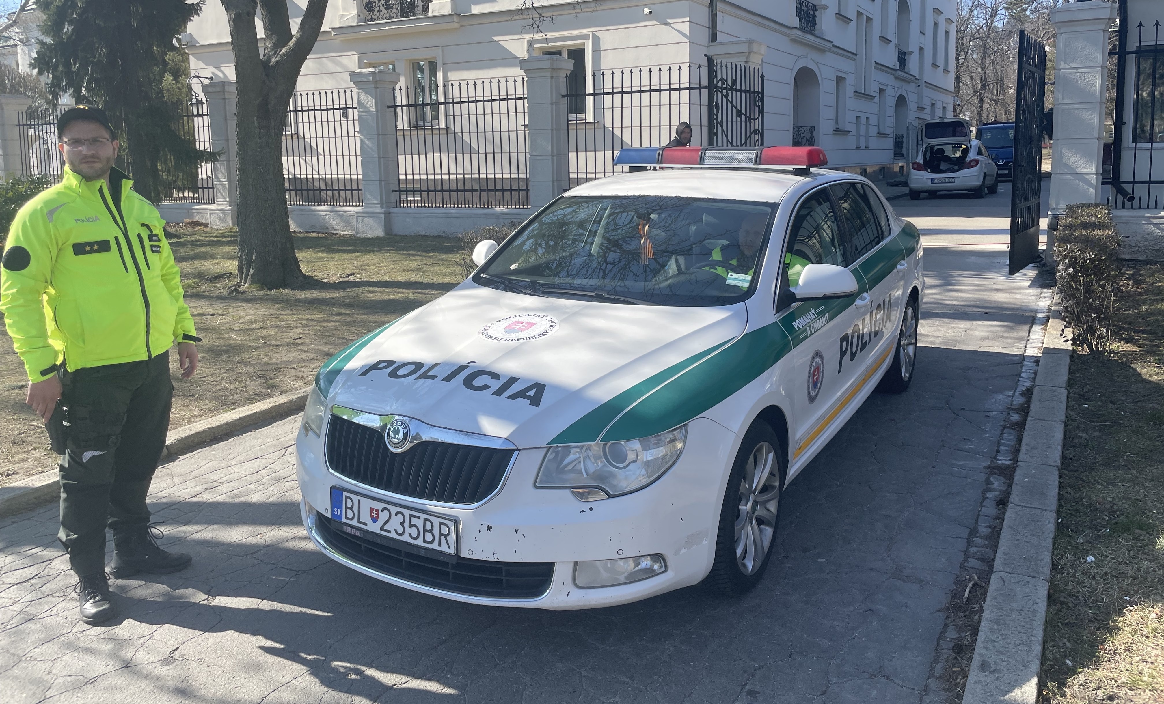 Словашката полиция глоби собственик на кола, управлявана от куче (СНИМКА)