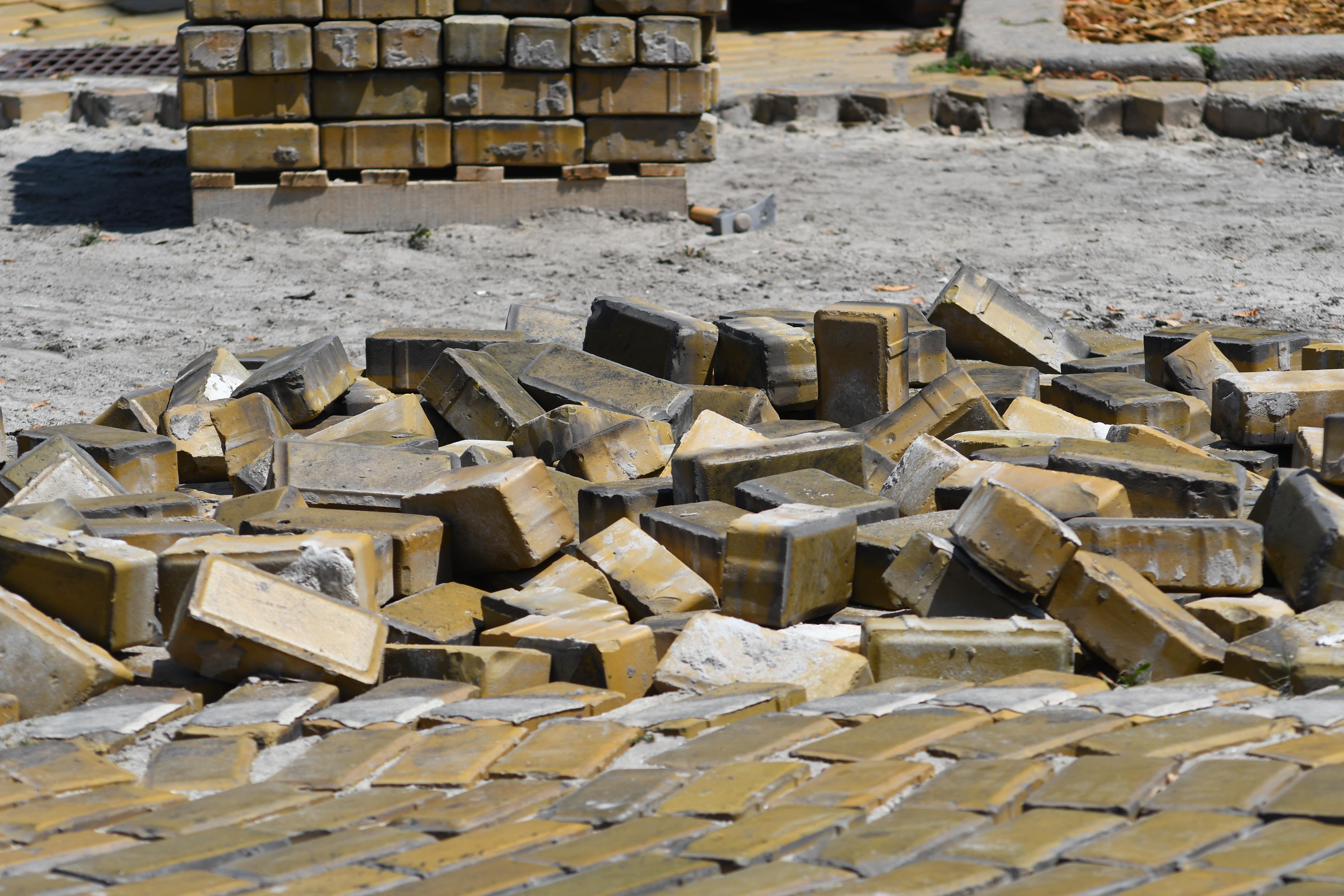 Завърши пренареждането на жълтите павета, движението е пуснато