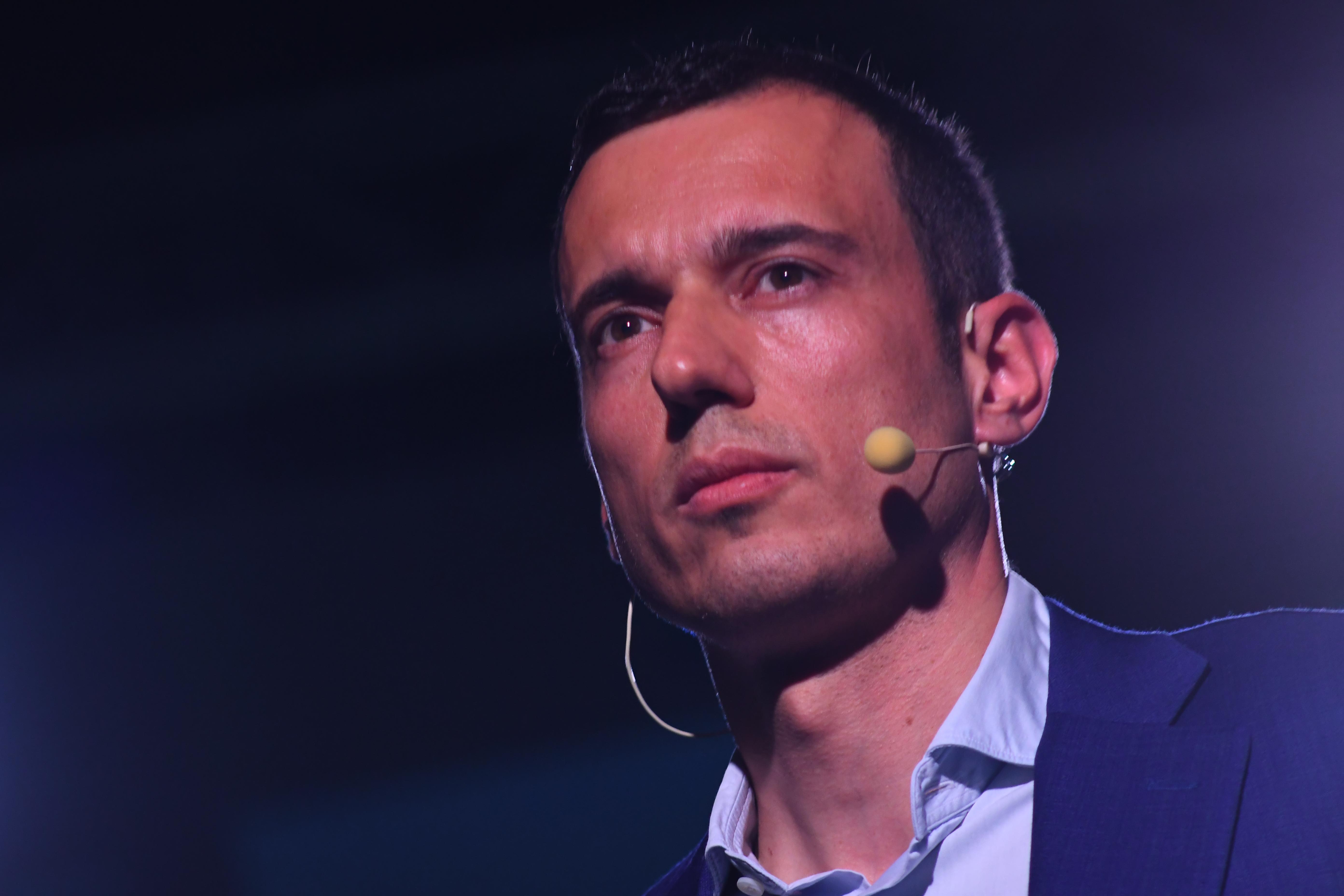 Червеният принц не е равен на нас, обикновеното простолюдие