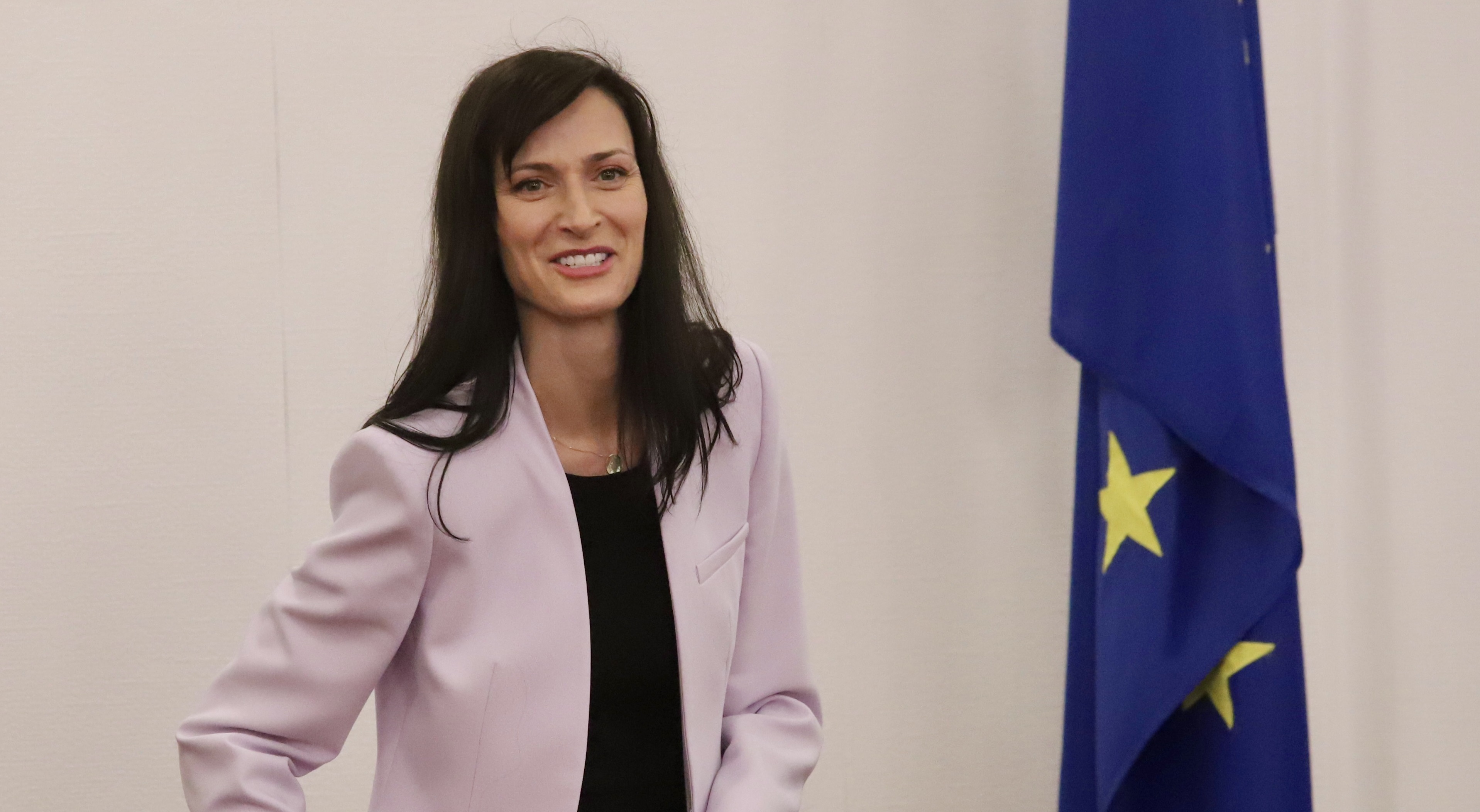 Мария Габриел: Синдикатите подкрепят минималната работна заплата да е 933 лв., работодателите - не