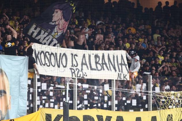 Забрана доживот за фенове с банер "Косово е Албания"