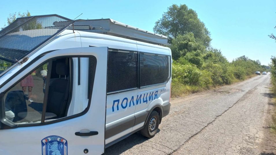 Седем мигранти са задържани след гонка в прохода Петрохан