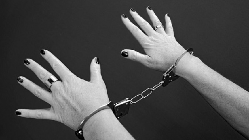 Задържаха 15-годишна, продавала дрога на съучениците си в София