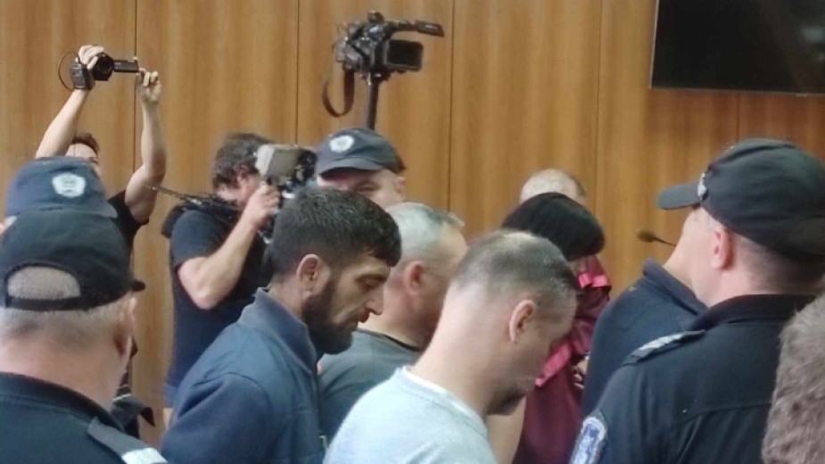 Съдът остави в ареста петимата, изнасяли стоки с двойна употреба за Русия