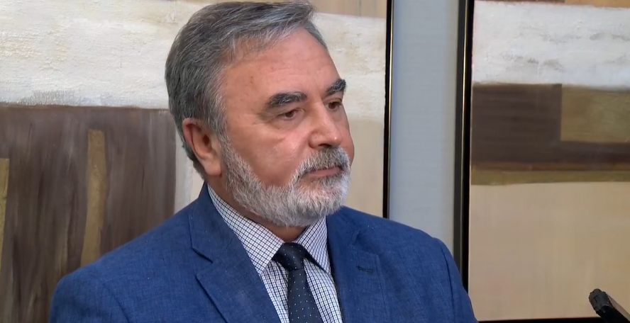 Доц. Кунчев: Ваканцията на депутатите отложи края на карантината за болни от ковид