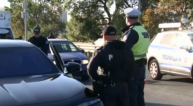 Спецакция в Бургас: Издирват скъпи крадени коли