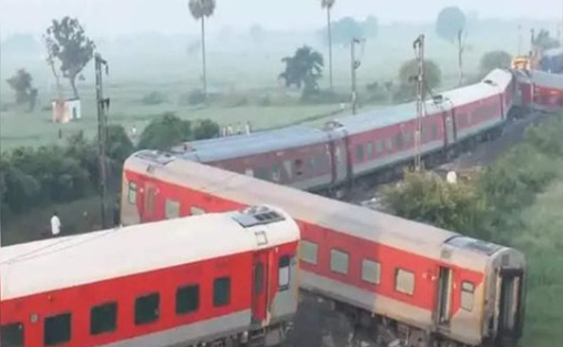 Около 70 души са ранени, след като влак дерайлира в Индия