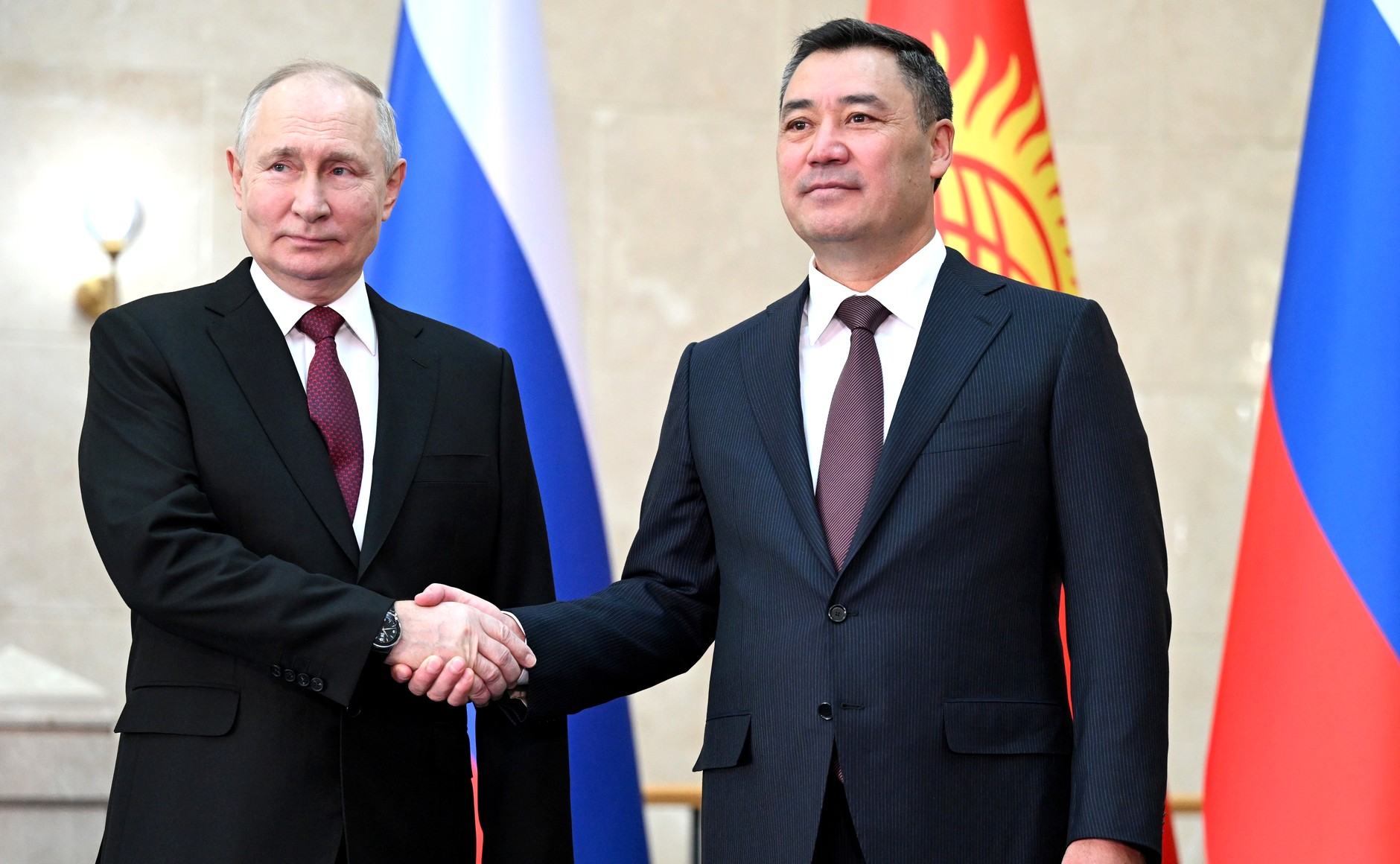 Русия засилва военното си присъствие в Киргизия