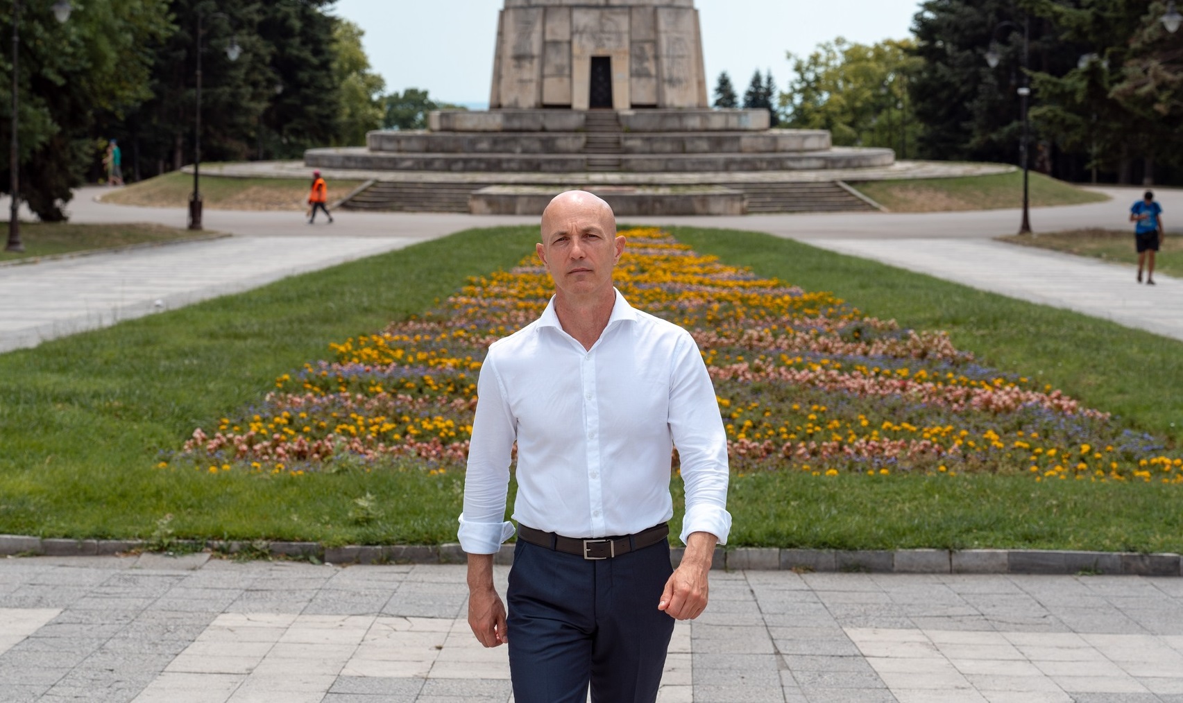 Коста Стоянов, кандидатът за кмет на Варна от „Възраждане“: Предизборно се правят ремонти на уличната мрежа