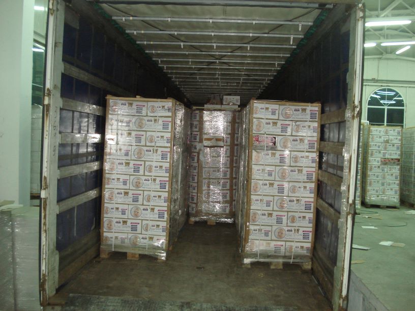 Задържаха заготовки за цигари, укрити в камион с мокри кърпички (СНИМКИ)