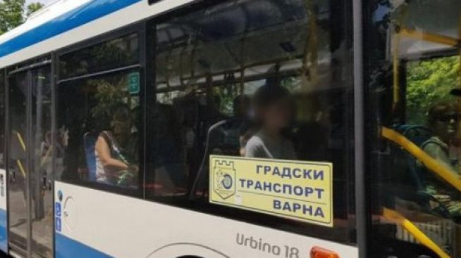 Автобус блъсна жена на пешеходна пътека, пострада и пътничка