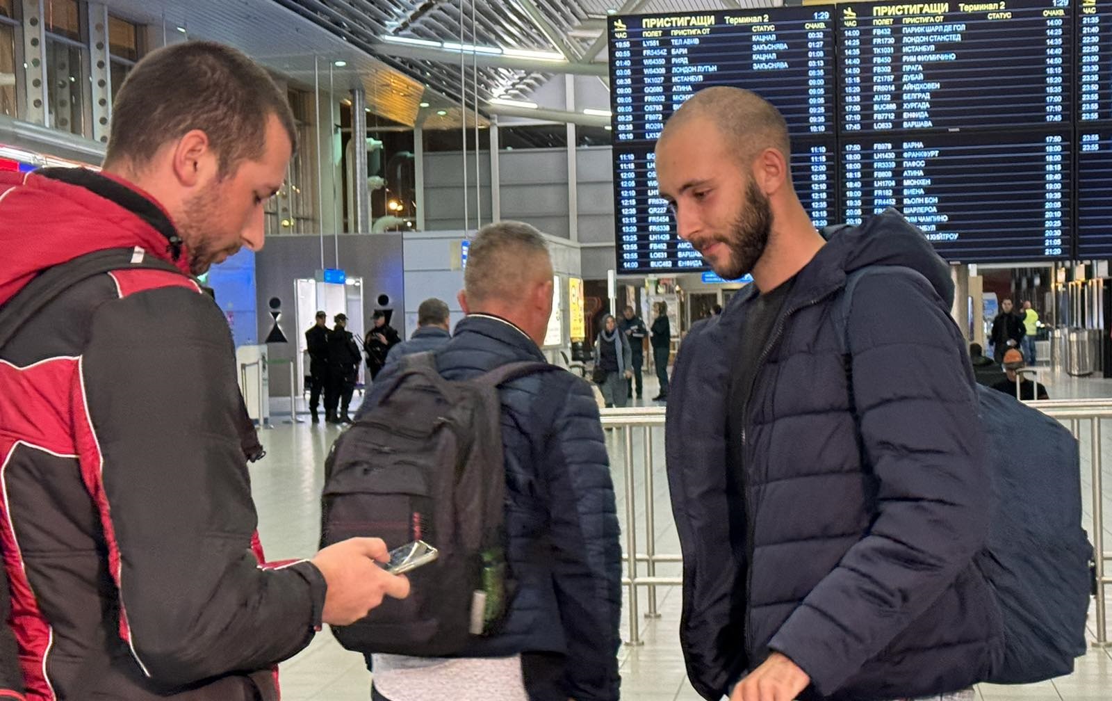 Четирима моряци от кораба "Рожен" се прибраха от Израел