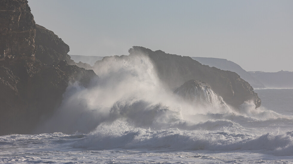 Силни валежи, бурен вятър и морско вълнение: В Португалия обявиха оранжев код