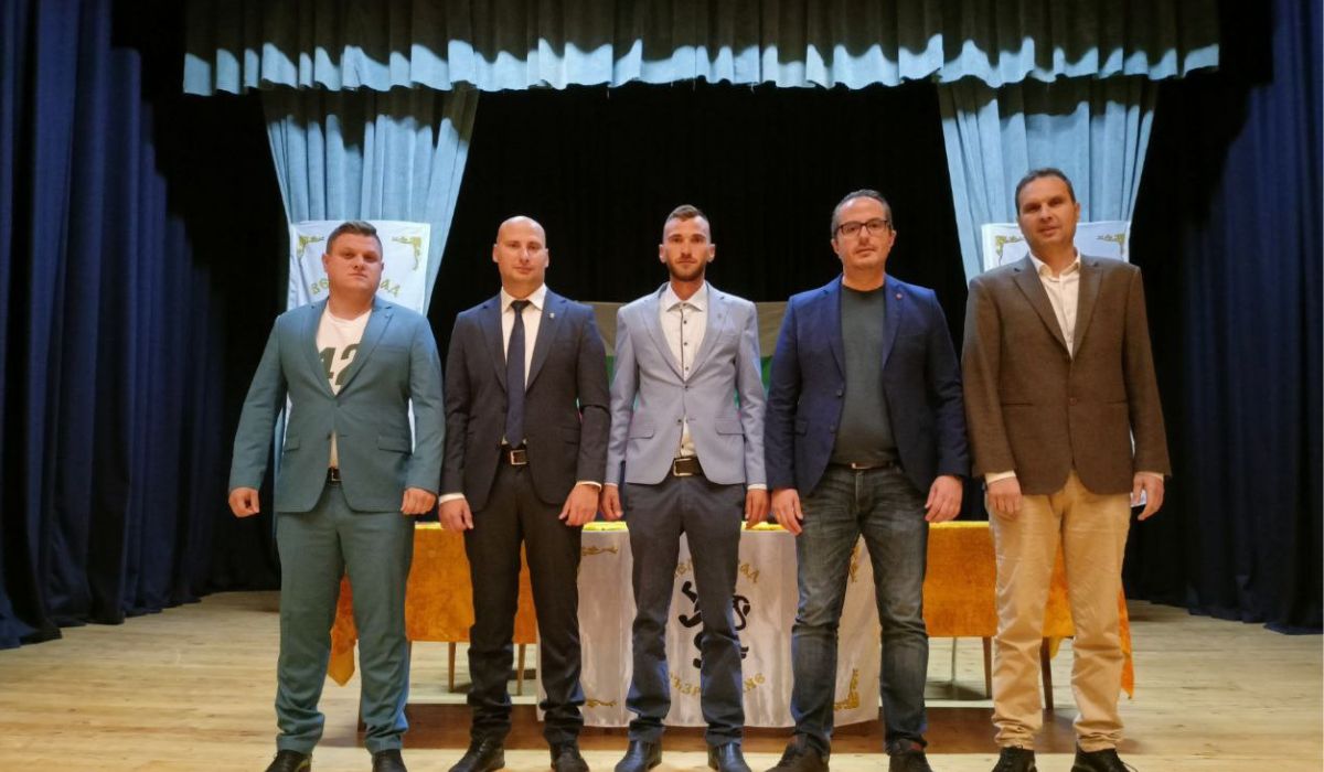 Кандидатът за кмет Иван Маринов и народни представители от “Възраждане” се срещнаха с граждани във Велинград