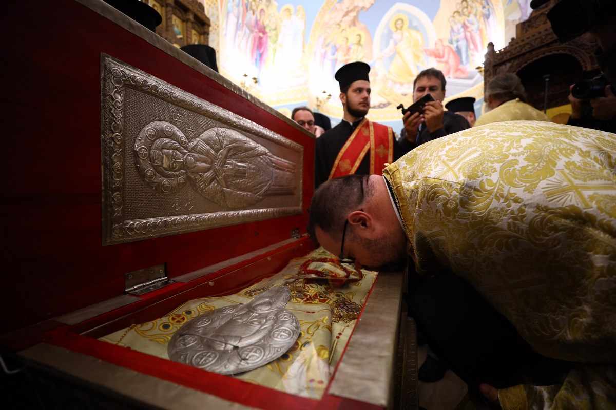 Мощите на Св. Патриарх Евтимий пристигнаха в София (СНИМКИ)