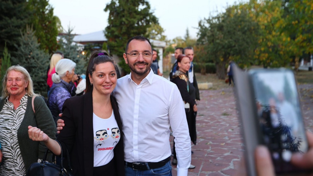 Хекимян: Ще вдигнем с 50% заплатите на непедагогическия персонал и медицинските сестри в учебните заведения