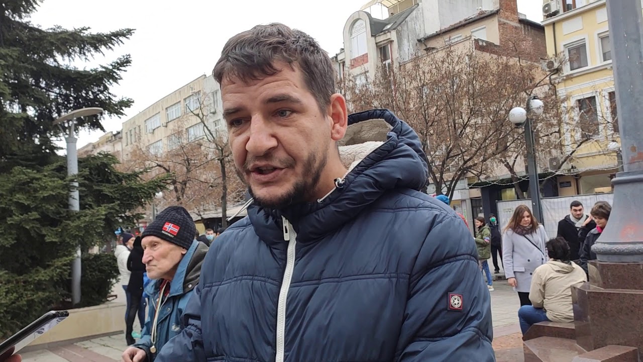 Маскирани биха с палки кандидат кмет (Обзор)