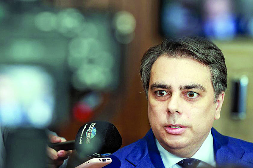 Асен Василев, министър на финансите: Договорката е да се ротират само премиерите (обзор)