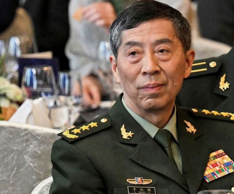 Военният министър на Китай бе отстранен (обзор)