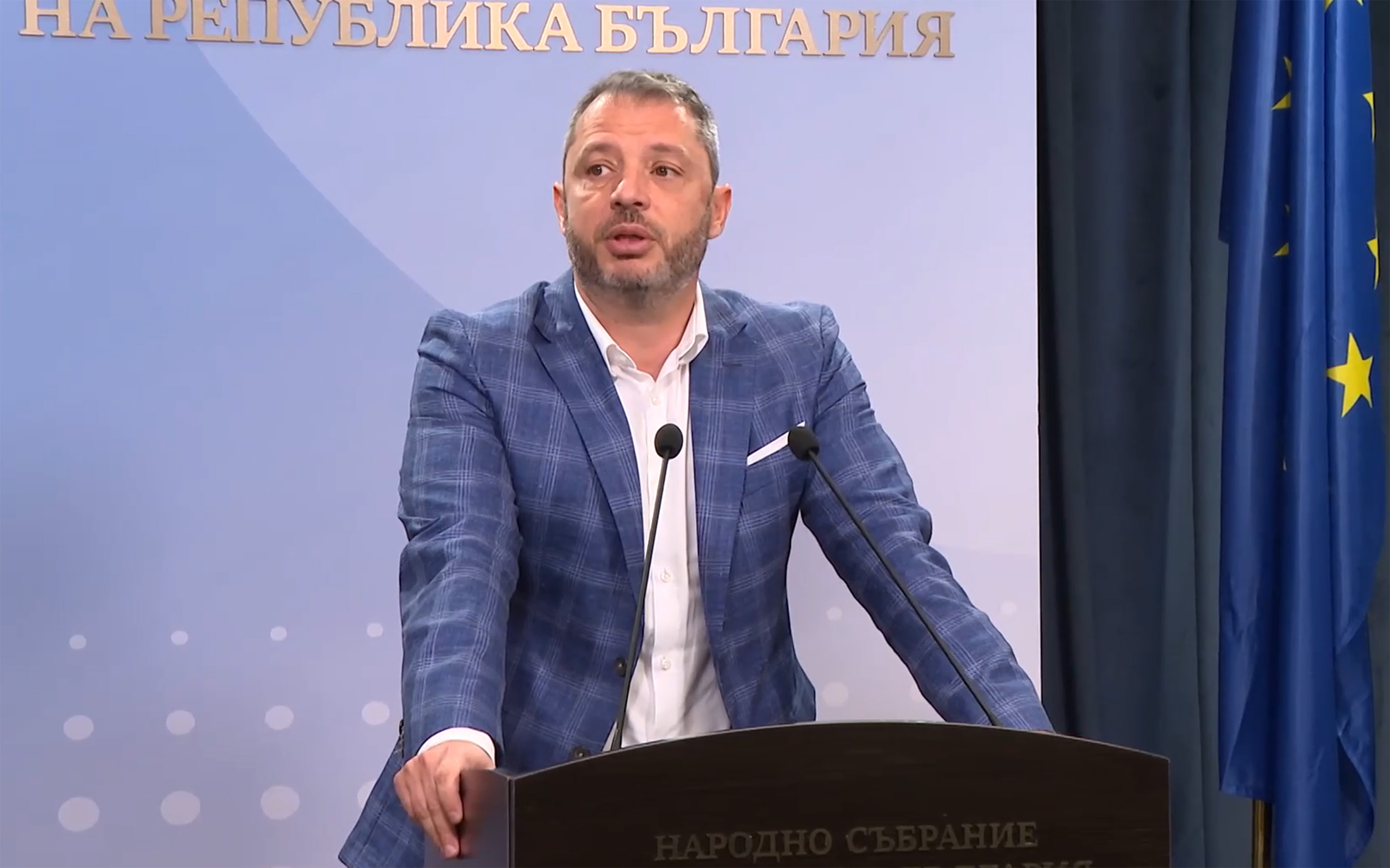 Делян Добрев, председател на енергийната комисия в парламента: На „хранилката“ на „Лукойл“ са министри и шефове на ПГ (обзор)