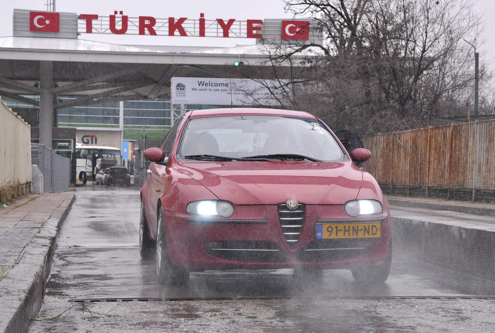 На "Капъкуле": Откриха 55 кг кокаин в кола на посолство в София