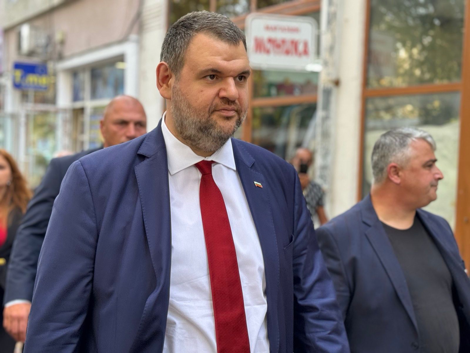 Делян Пеевски, съпредседател на ПГ на ДПС: Премиерът да докладва писмено на Парламента казуса  “Лукойл”