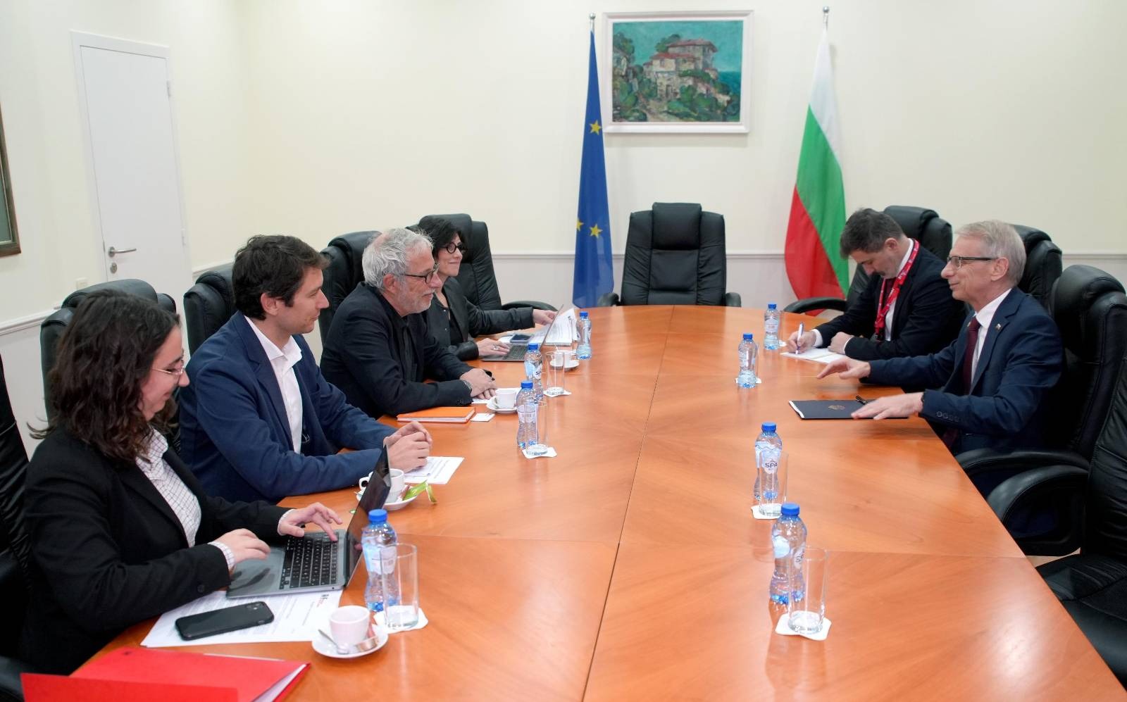 Денков:  Необходими са стандарти за проверка на фактите