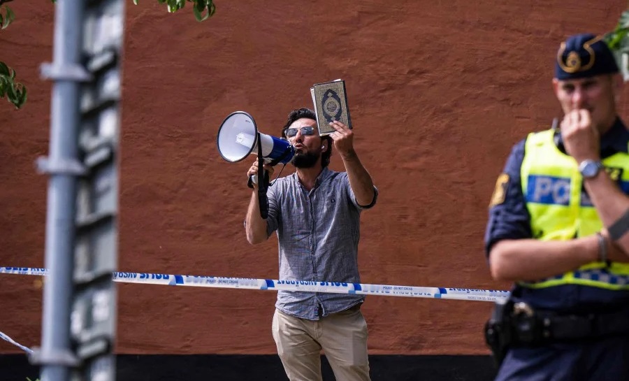 Швеция експулсира иракчанинa, който няколко пъти изгори публично Корана