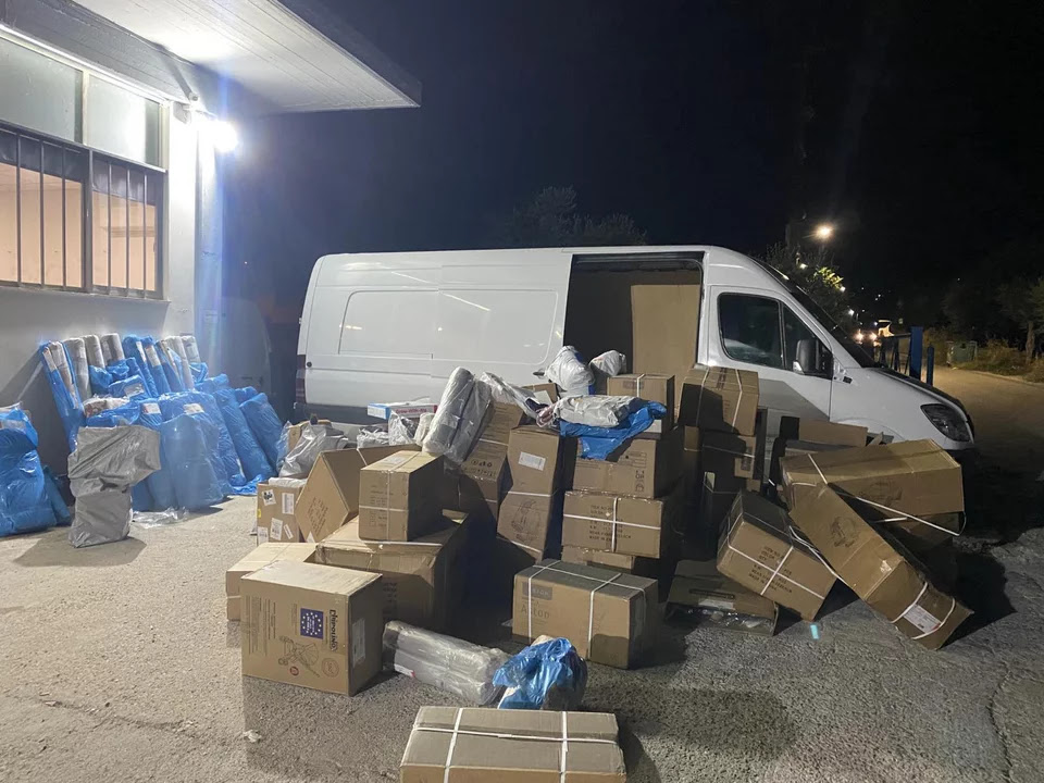 Икономическа полиция конфискува стоки след проверки на 5 куриерски фирми в Гърция