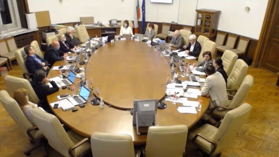 От Сиела направили опит да изнесат машините за гласуване без разрешение от ЦИК