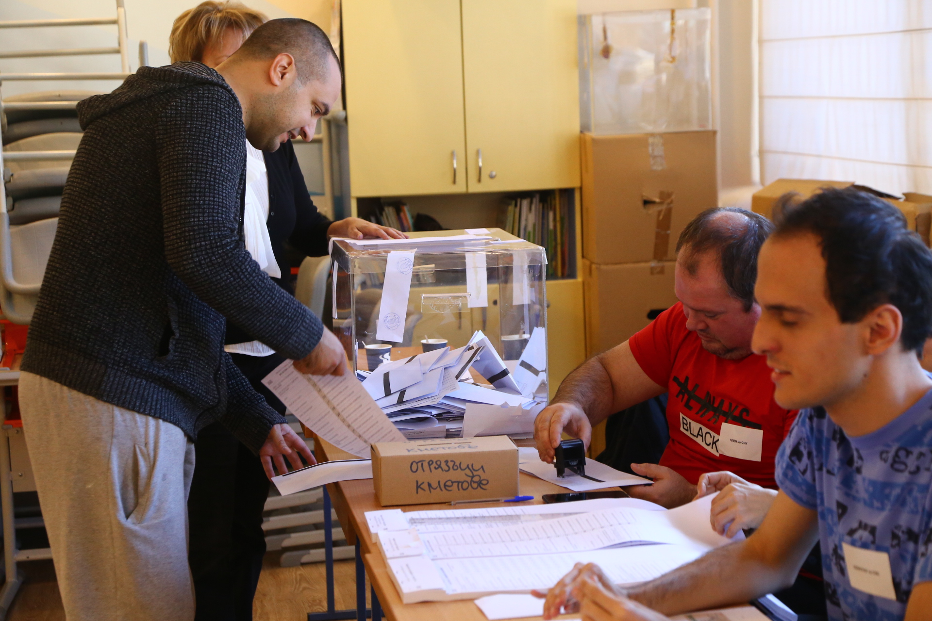 Ето как върви гласуването в София към 15:00 ч.