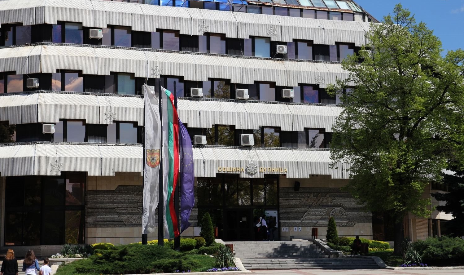 Дете върна чанта с голяма сума на собственичката в Дупница