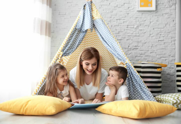 Гърция дава ваучер от 500 евро за детегледачки на работещи родители