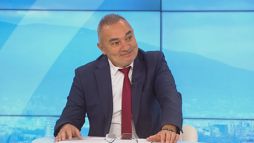 Министър Кръстю Кръстев: Унизително е хората на изкуството да получават минимална работна заплата