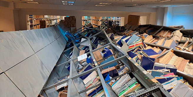 Стелаж с документи се срути и рани двама души в прокуратурата в Атина