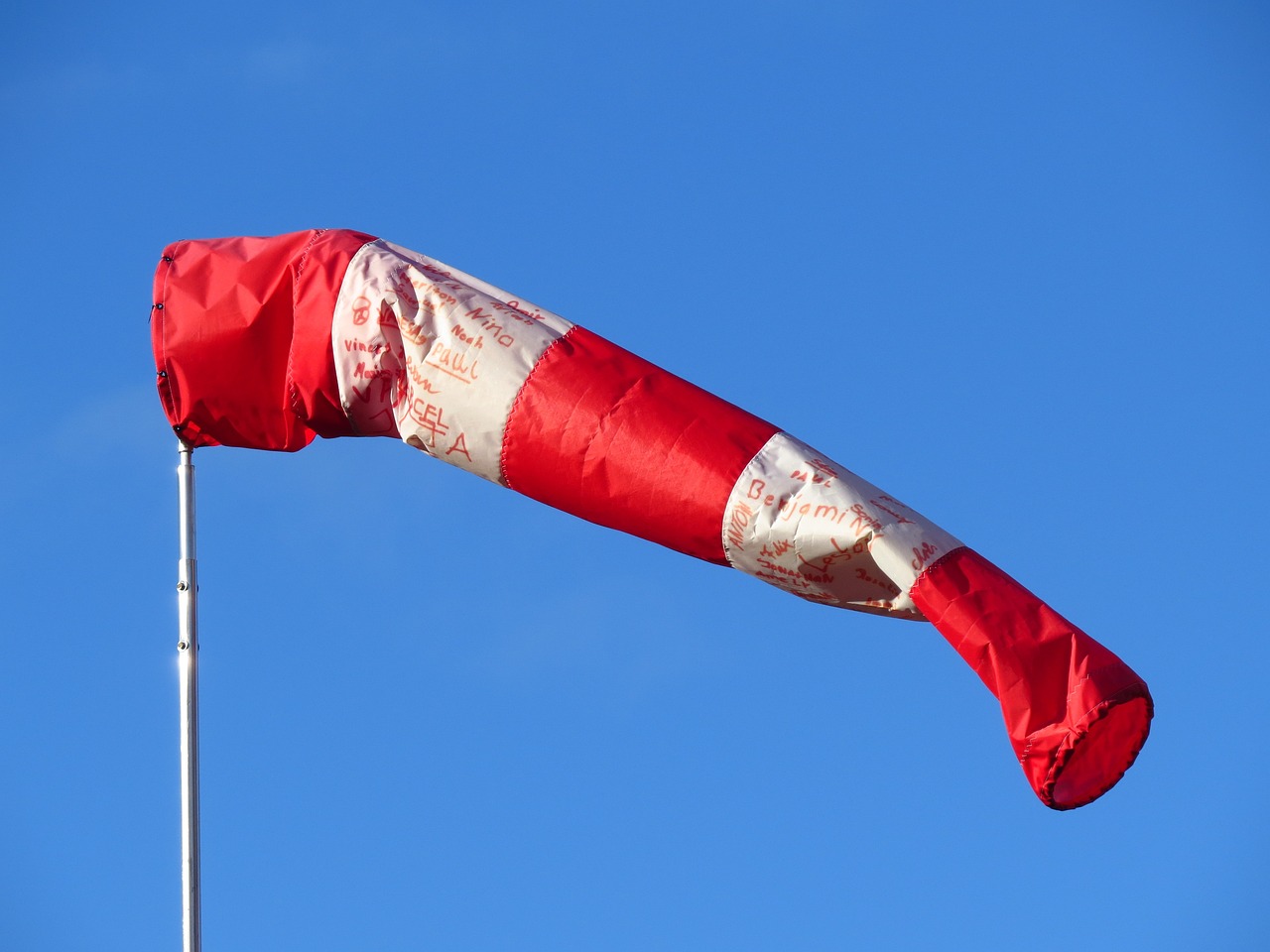 Жълт код за опасен вятър в петък