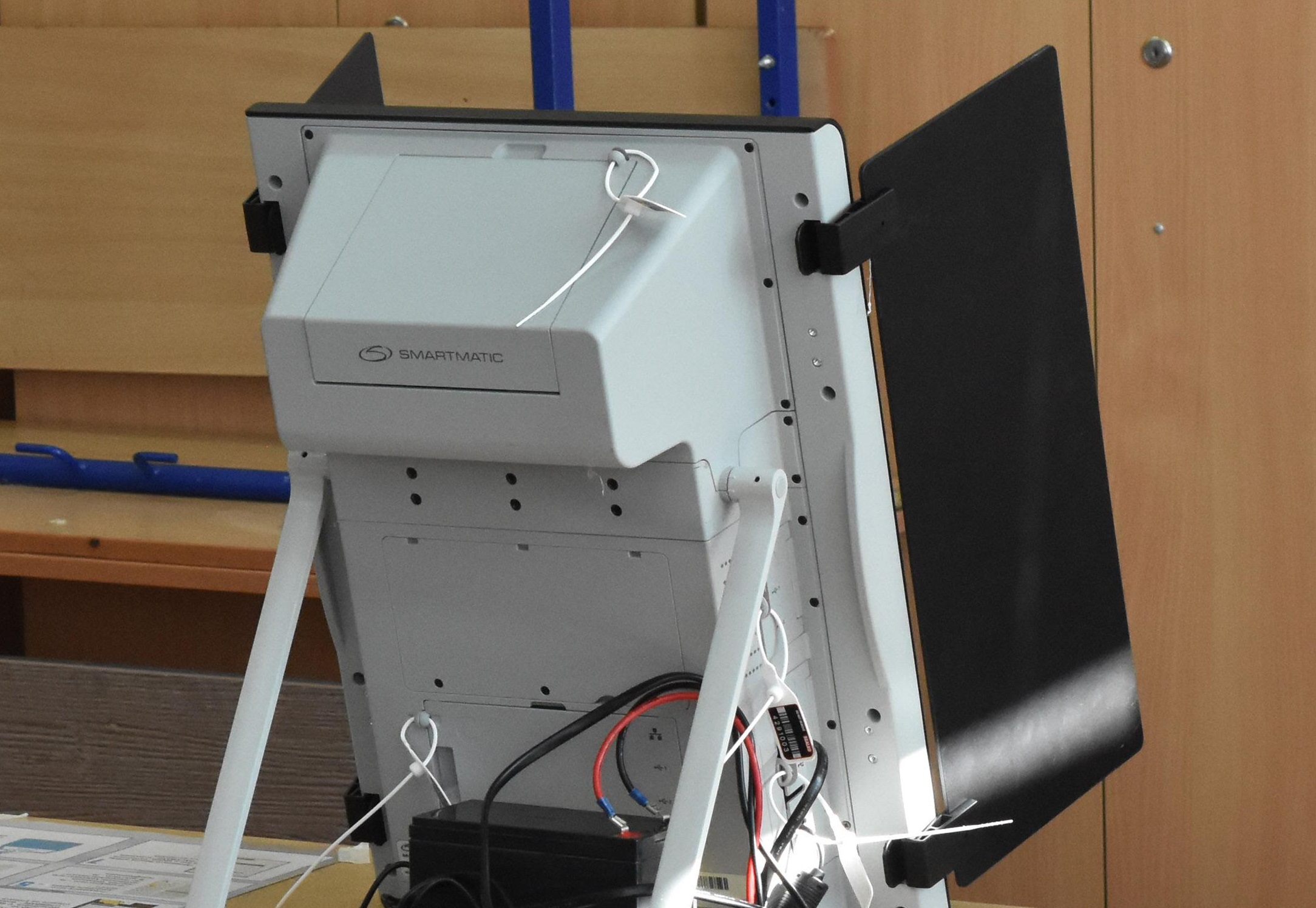 Все още не е започнало извозването на изборните машини по области