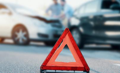 Мъж загина при челен удар на два автомобила 