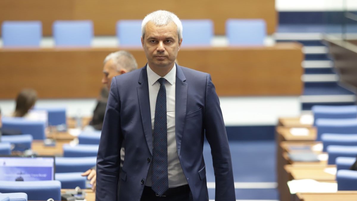 Костадинов: Изборите приключиха, на дневен ред е оставката на правителството