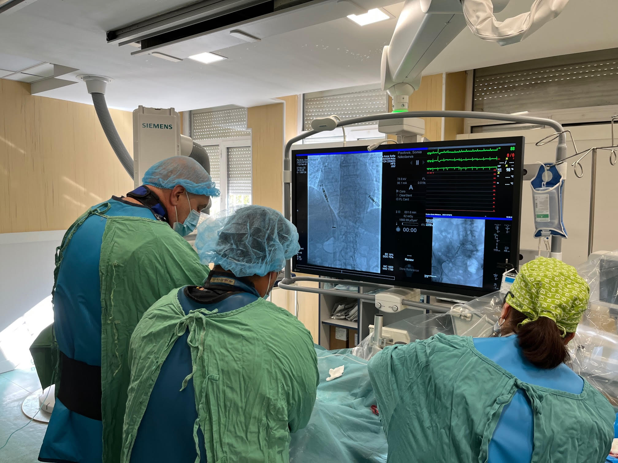 За първи път в България: Направиха имплантация на безжичен пейсмейкър директно в дясна камера на сърцето (СНИМКИ)