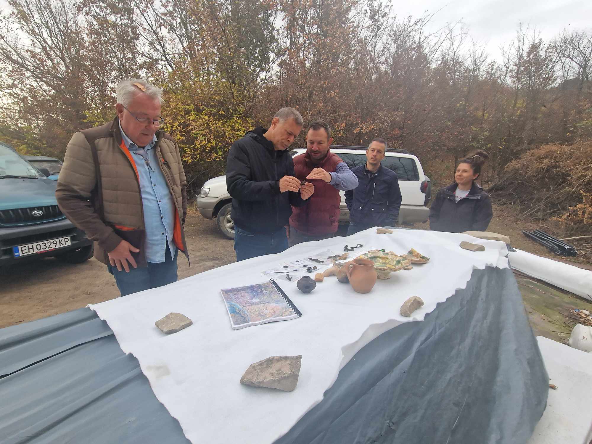 Откриха средновековна църква и кръст реликварий в подножието на крепостта „Ряховец“