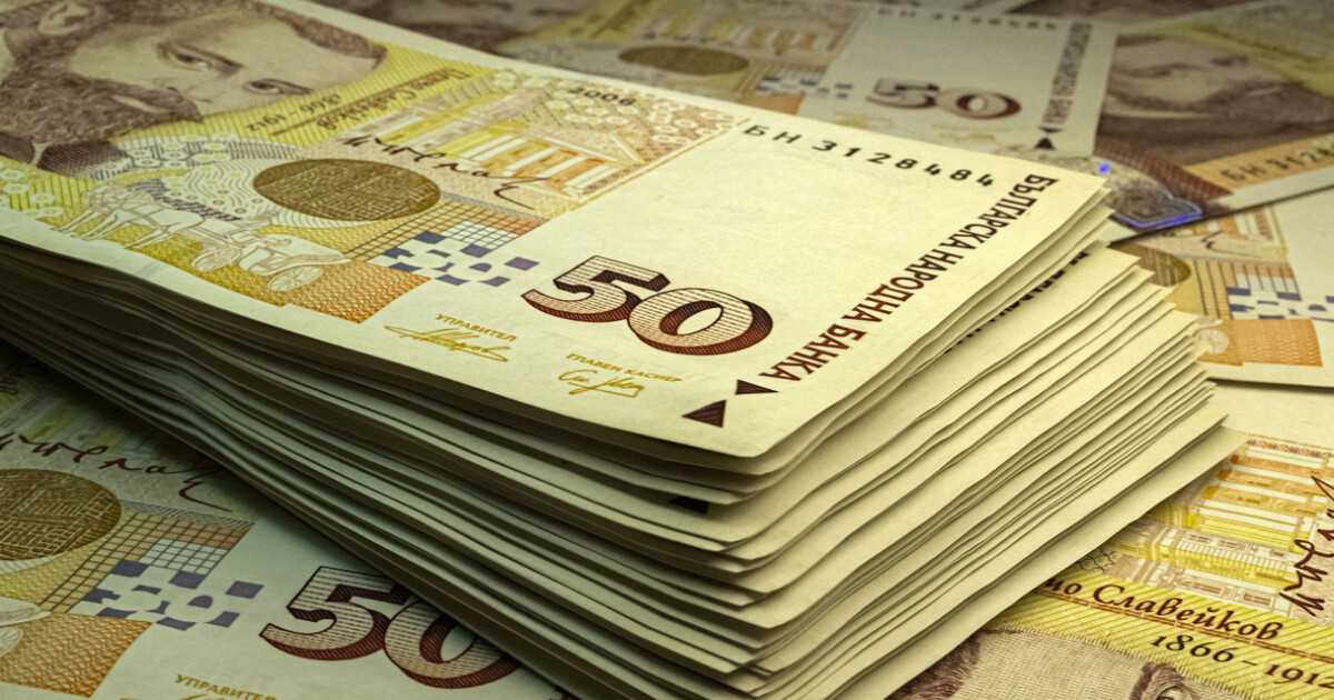 На повече от 240 000 семейства с деца е отпусната еднократна помощ от 300 лв.