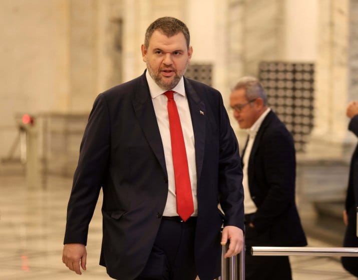 Пеевски сезира прокуратурата по разследване на “Политико” за незаконен износ на руски петрол от “Лукойл” България
