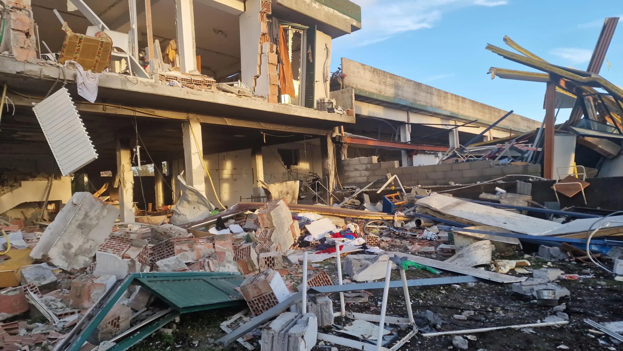 Над 30 души бяха ранени в Италия при експлозия в сграда, населена с мигранти