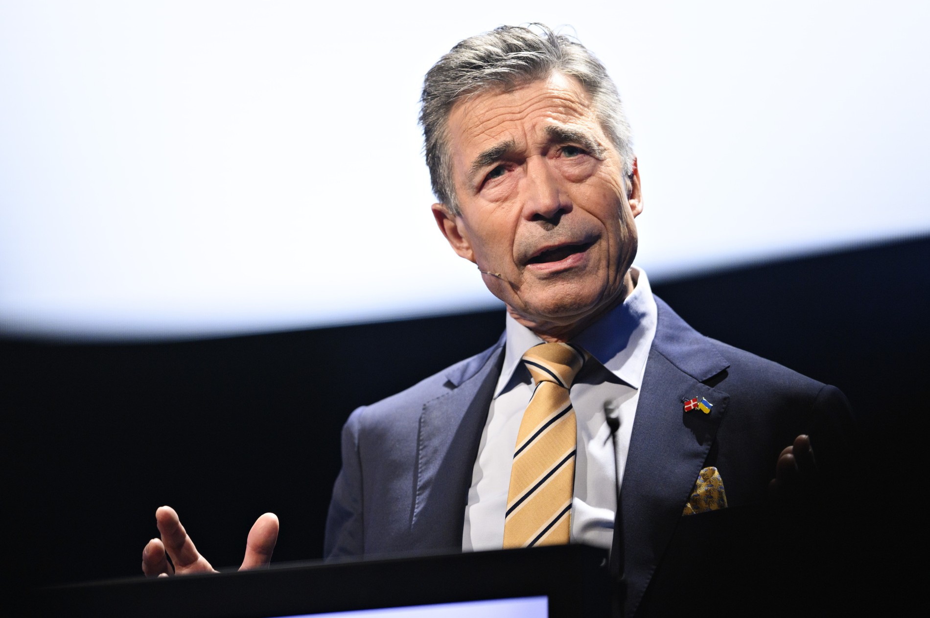 Западът зове Киев да се откаже от окупираните територии