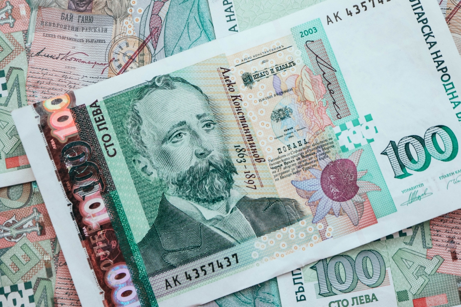 Средната заплата надмина 2000 лв. (обзор)