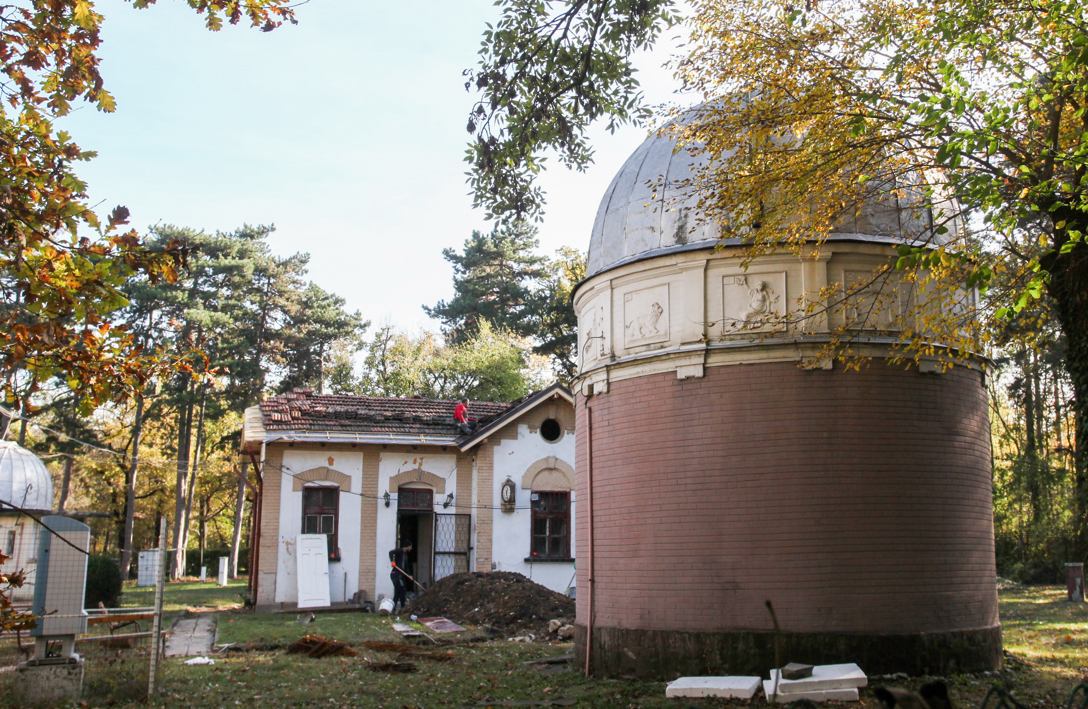 Рушат Астрономическата обсерватория на Алма Матер