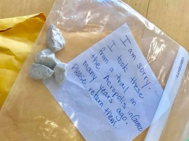 150 камери и control room на Акропола, американски турист върна взети камъчета от там