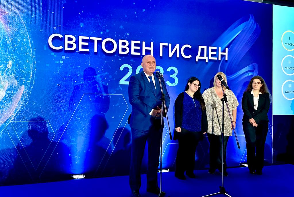 Цоков: Над 12 000 ученици работят в класните стаи с географски информационни системи